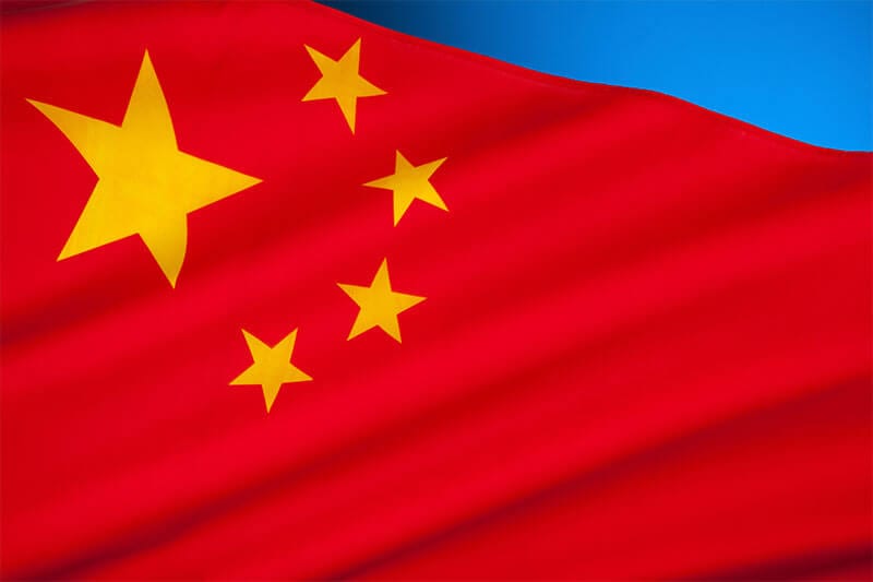 Flagge von China mit rotem Hintergrund und fünf gelben Sternen.